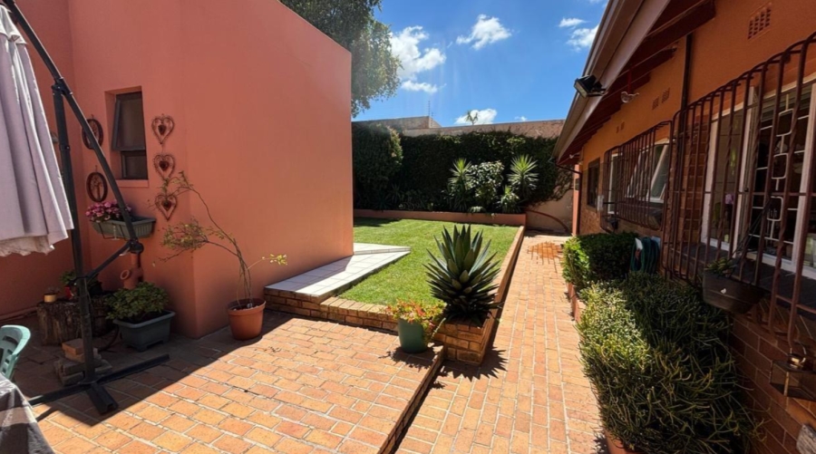 3 Bedroom Property for Sale in Linmeyer Gauteng