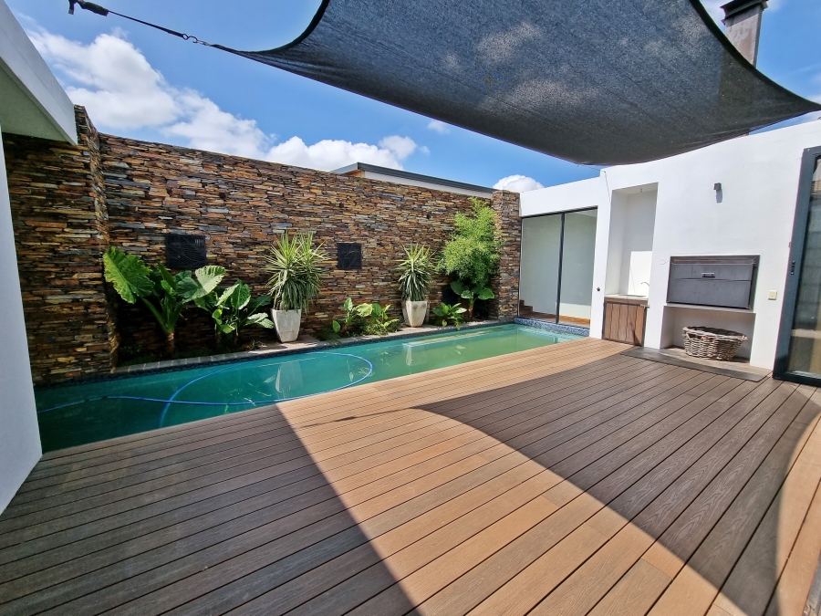 4 Bedroom Property for Sale in Midstream Ridge Gauteng