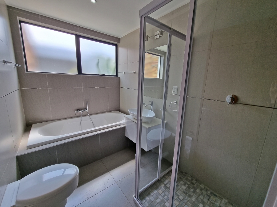 4 Bedroom Property for Sale in Midstream Ridge Gauteng