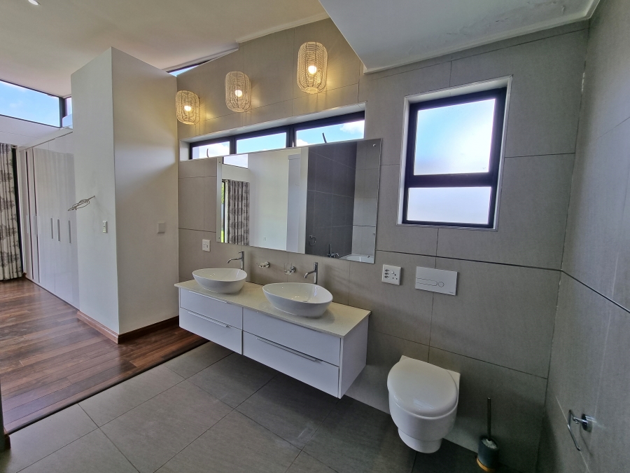 4 Bedroom Property for Sale in Midstream Ridge Gauteng