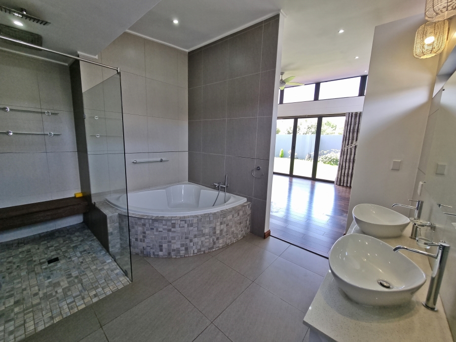 4 Bedroom Property for Sale in Midstream Ridge Gauteng