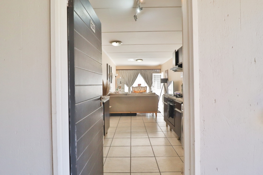 2 Bedroom Property for Sale in Greenstone Hill Gauteng