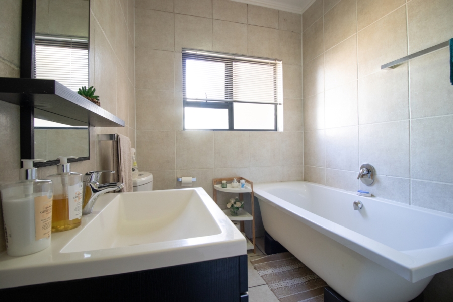 2 Bedroom Property for Sale in Greenstone Hill Gauteng