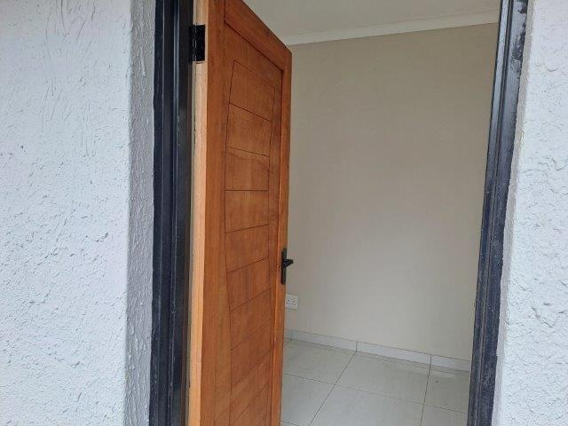 To Let 1 Bedroom Property for Rent in Eastleigh Gauteng