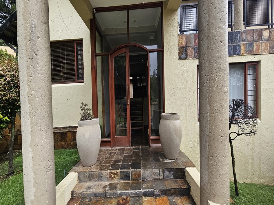 4 Bedroom Property for Sale in Mondeor Gauteng