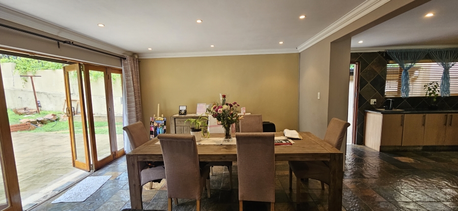 4 Bedroom Property for Sale in Mondeor Gauteng