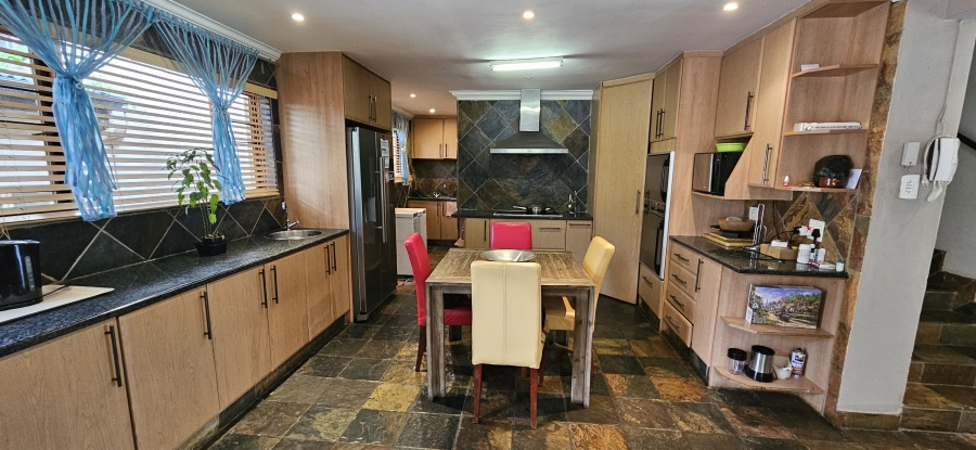 4 Bedroom Property for Sale in Mondeor Gauteng