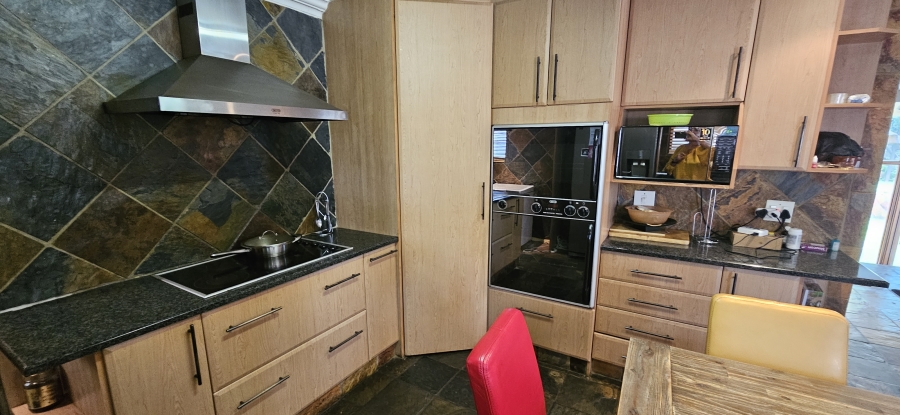 4 Bedroom Property for Sale in Mondeor Gauteng