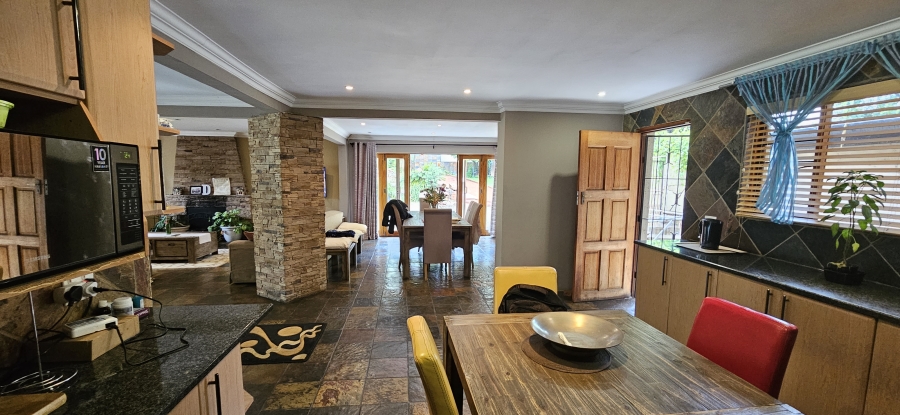 4 Bedroom Property for Sale in Mondeor Gauteng