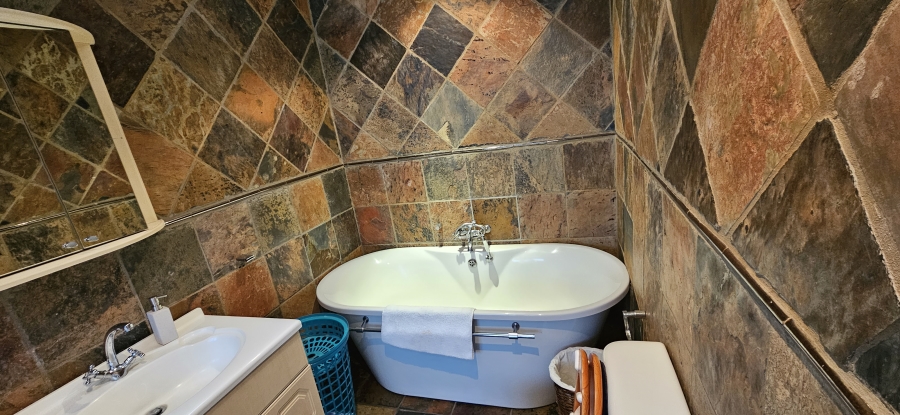 4 Bedroom Property for Sale in Mondeor Gauteng