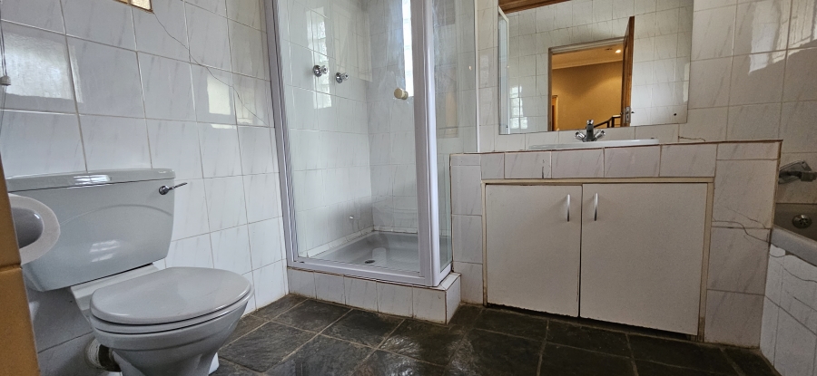 4 Bedroom Property for Sale in Mondeor Gauteng