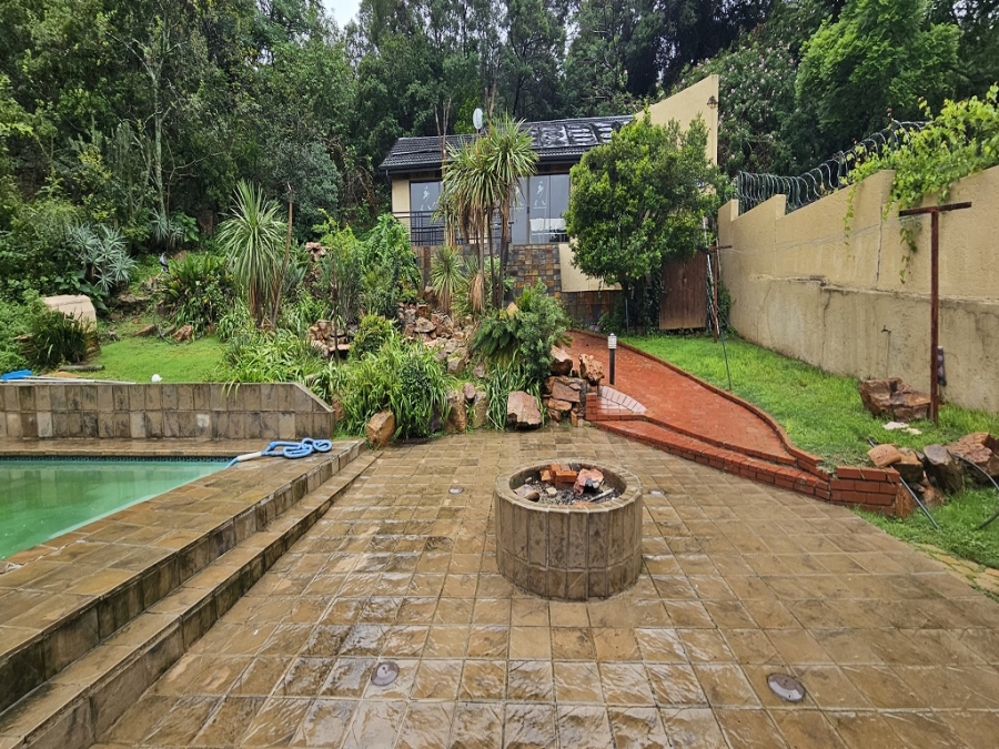 4 Bedroom Property for Sale in Mondeor Gauteng