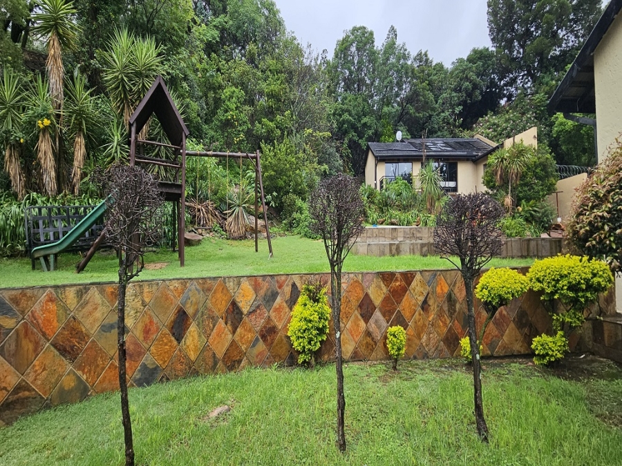 4 Bedroom Property for Sale in Mondeor Gauteng