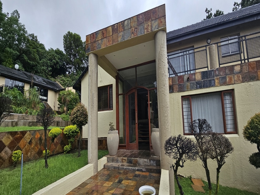 4 Bedroom Property for Sale in Mondeor Gauteng