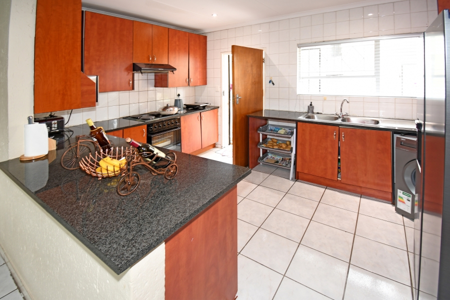 3 Bedroom Property for Sale in Buccleuch Gauteng