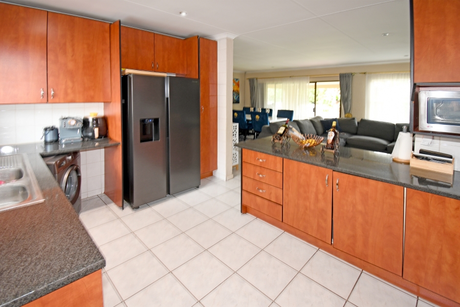 3 Bedroom Property for Sale in Buccleuch Gauteng