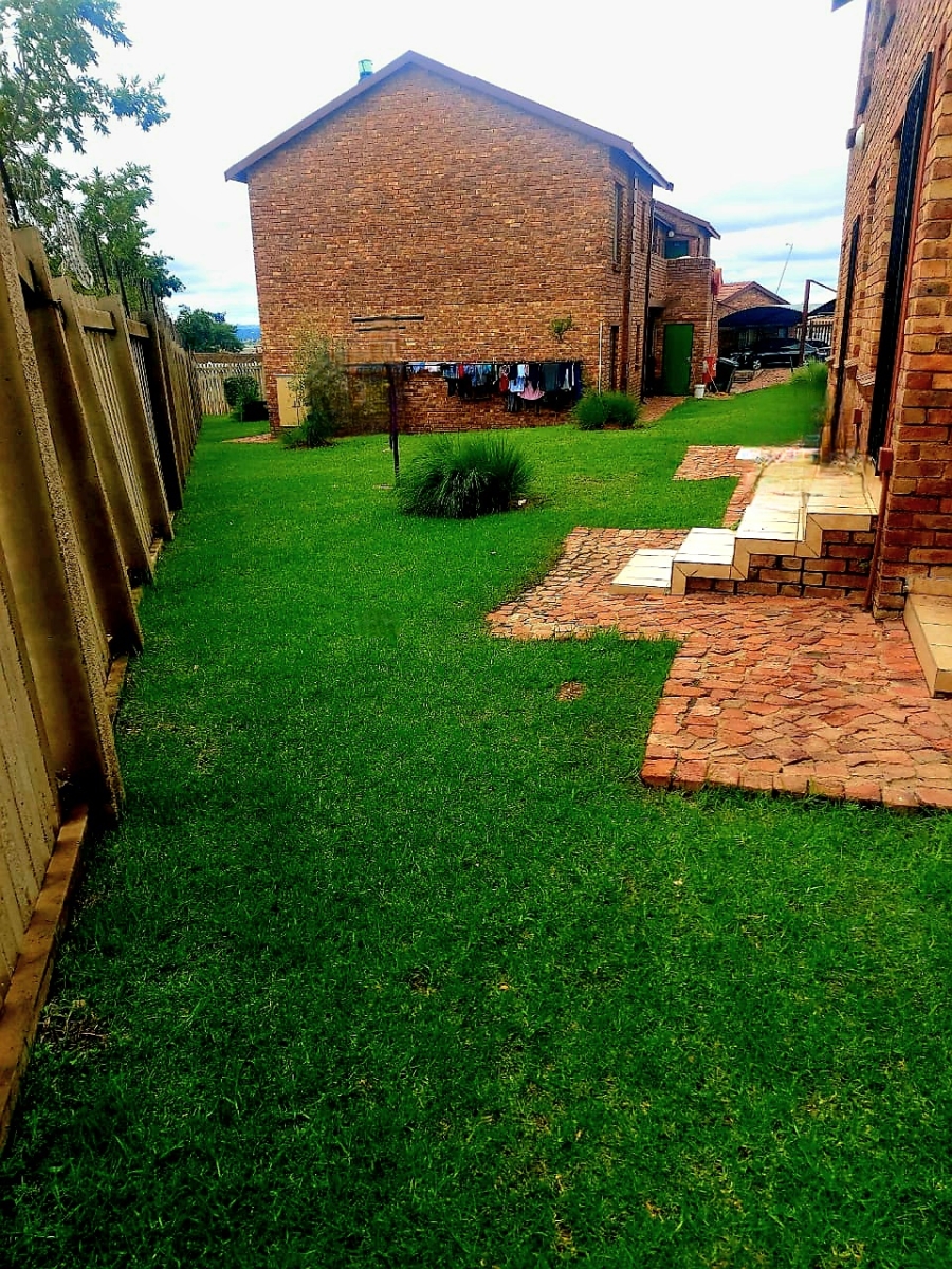 2 Bedroom Property for Sale in Olievenhoutbosch Gauteng