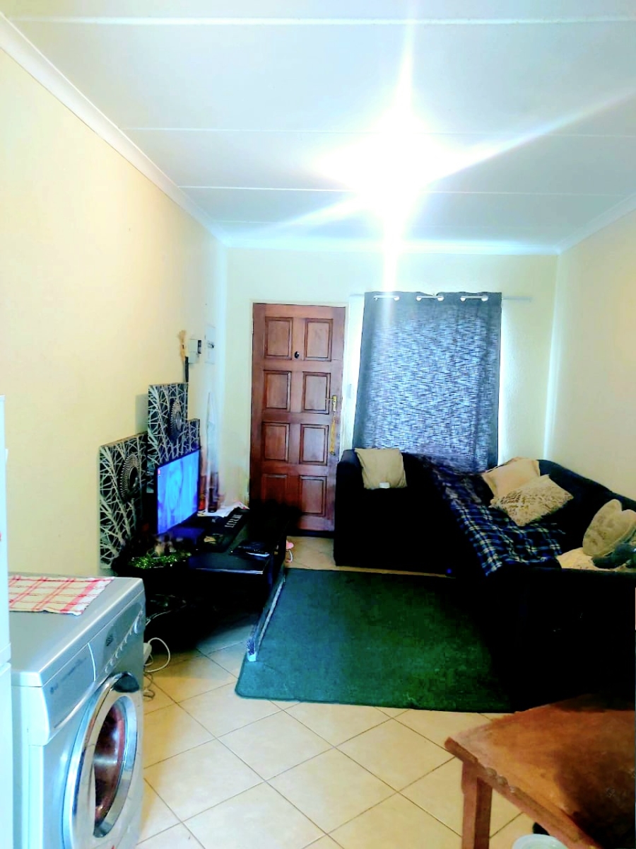 2 Bedroom Property for Sale in Olievenhoutbosch Gauteng