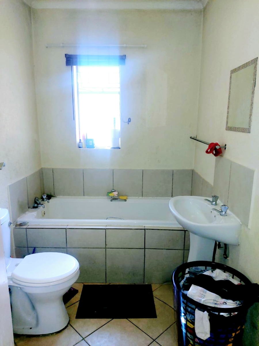 2 Bedroom Property for Sale in Olievenhoutbosch Gauteng