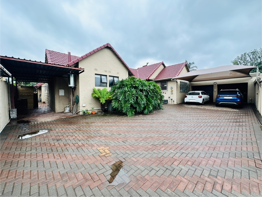 3 Bedroom Property for Sale in Verwoerdpark Gauteng