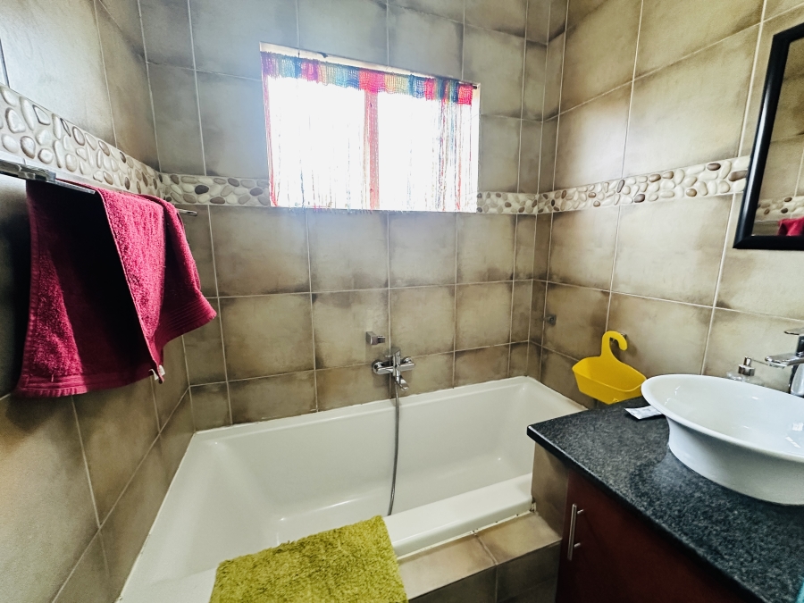 5 Bedroom Property for Sale in Verwoerdpark Gauteng