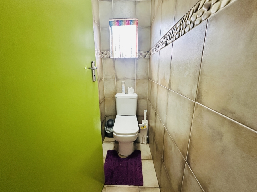 5 Bedroom Property for Sale in Verwoerdpark Gauteng