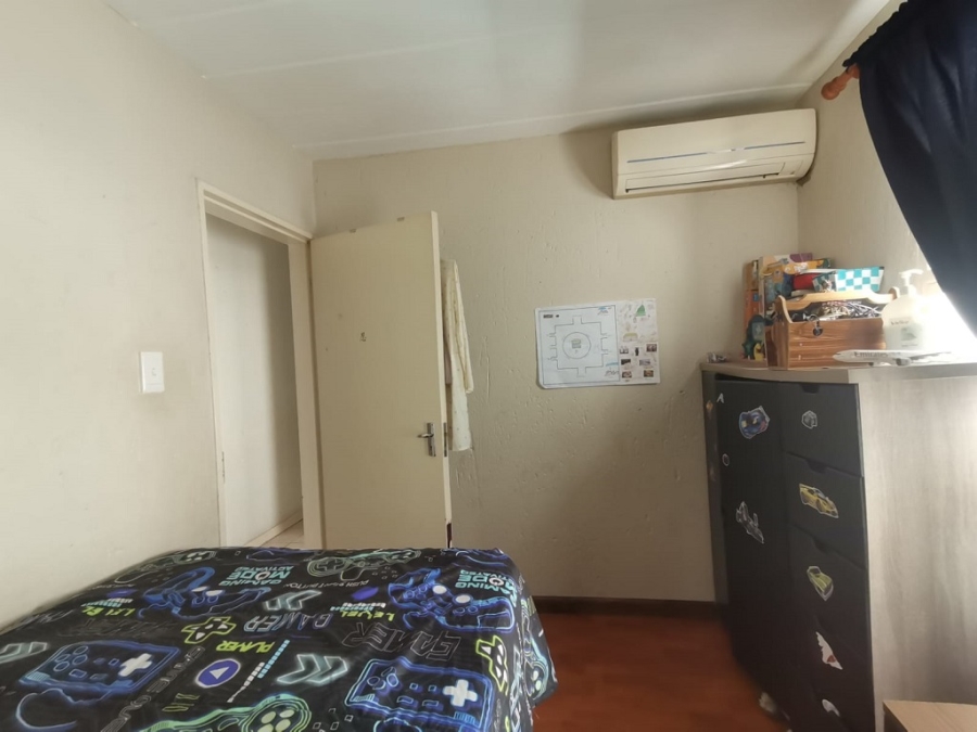 3 Bedroom Property for Sale in Oakdene Gauteng