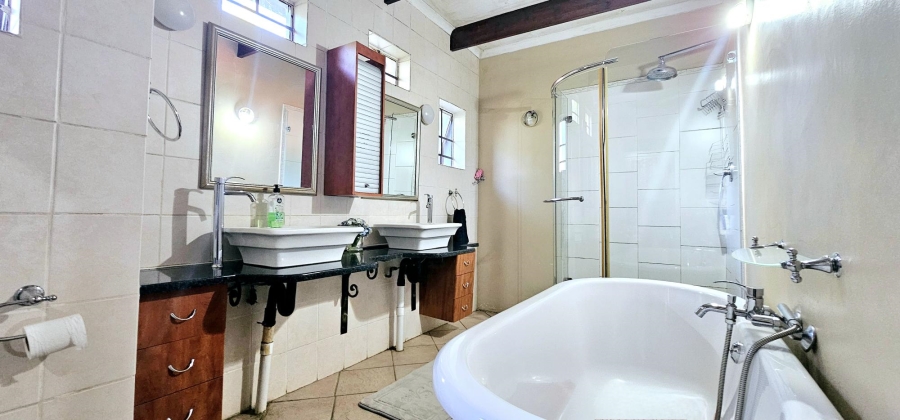 6 Bedroom Property for Sale in Valhalla Gauteng