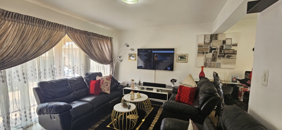 3 Bedroom Property for Sale in South Crest Gauteng