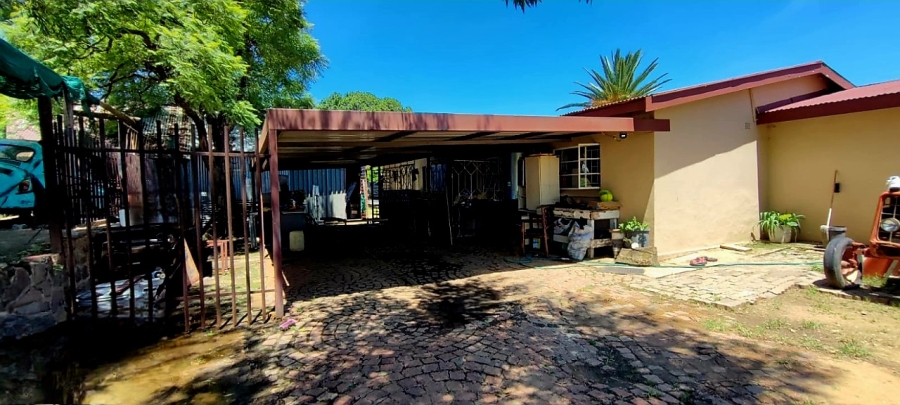 4 Bedroom Property for Sale in Mnandi Gauteng