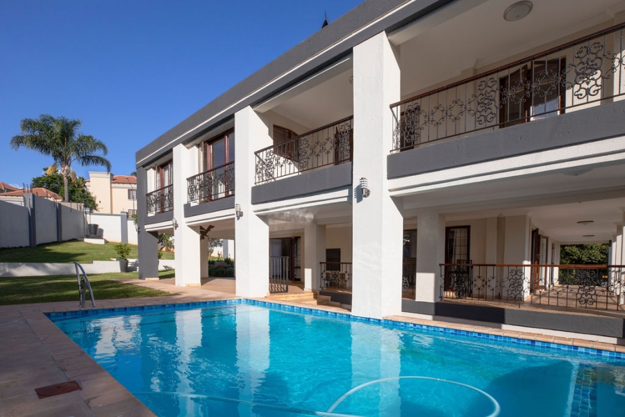 5 Bedroom Property for Sale in Faerie Glen Gauteng