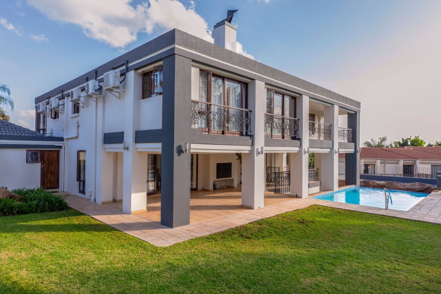 5 Bedroom Property for Sale in Faerie Glen Gauteng