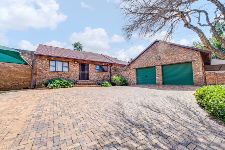 4 Bedroom Property for Sale in Sunninghill Gauteng