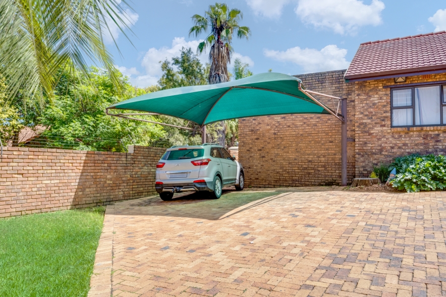 4 Bedroom Property for Sale in Sunninghill Gauteng