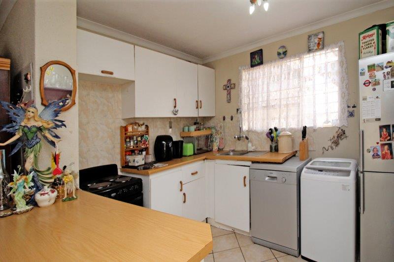 To Let 2 Bedroom Property for Rent in Weltevreden Park Gauteng