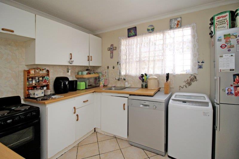 To Let 2 Bedroom Property for Rent in Weltevreden Park Gauteng