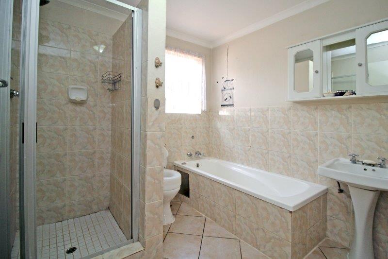 To Let 2 Bedroom Property for Rent in Weltevreden Park Gauteng