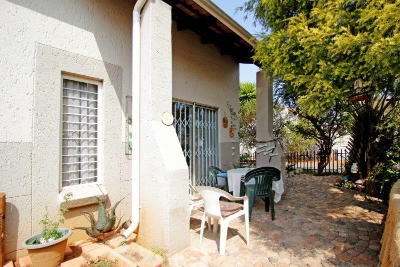 To Let 2 Bedroom Property for Rent in Weltevreden Park Gauteng