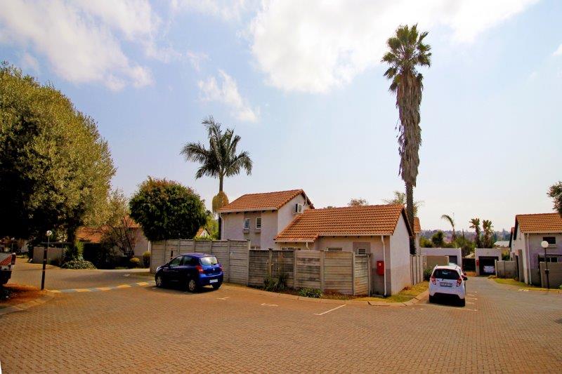 To Let 2 Bedroom Property for Rent in Weltevreden Park Gauteng