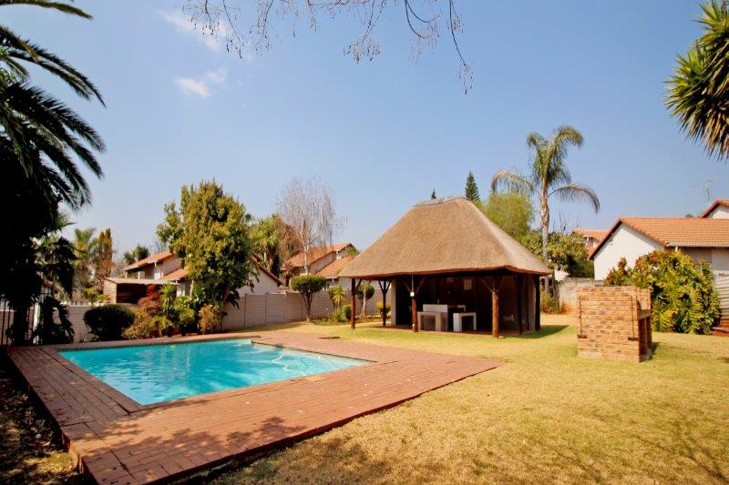 To Let 2 Bedroom Property for Rent in Weltevreden Park Gauteng