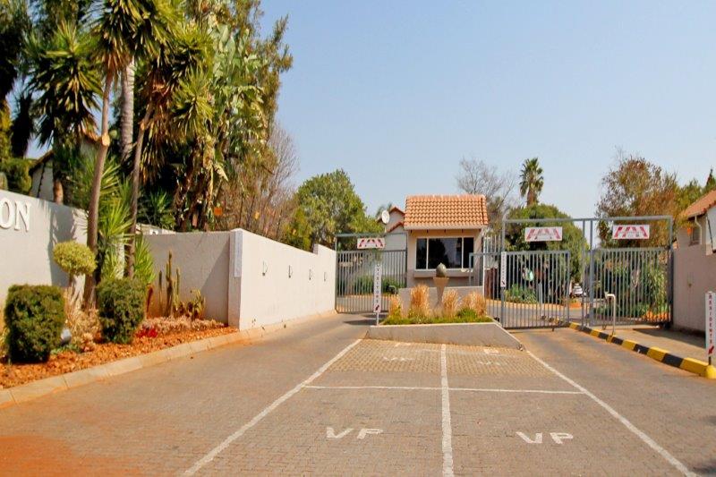 To Let 2 Bedroom Property for Rent in Weltevreden Park Gauteng