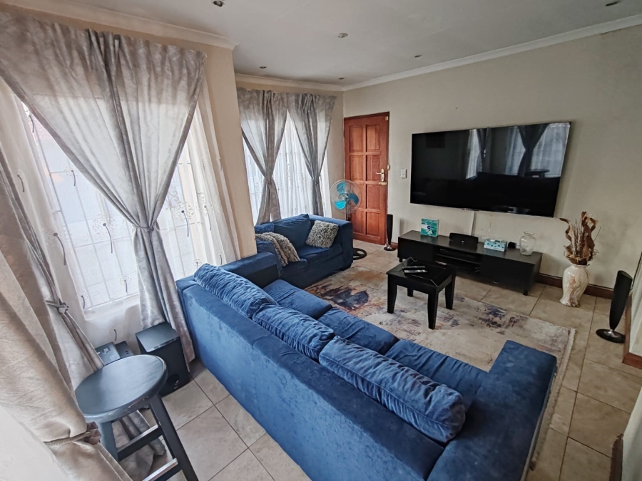 2 Bedroom Property for Sale in Cosmo City Gauteng