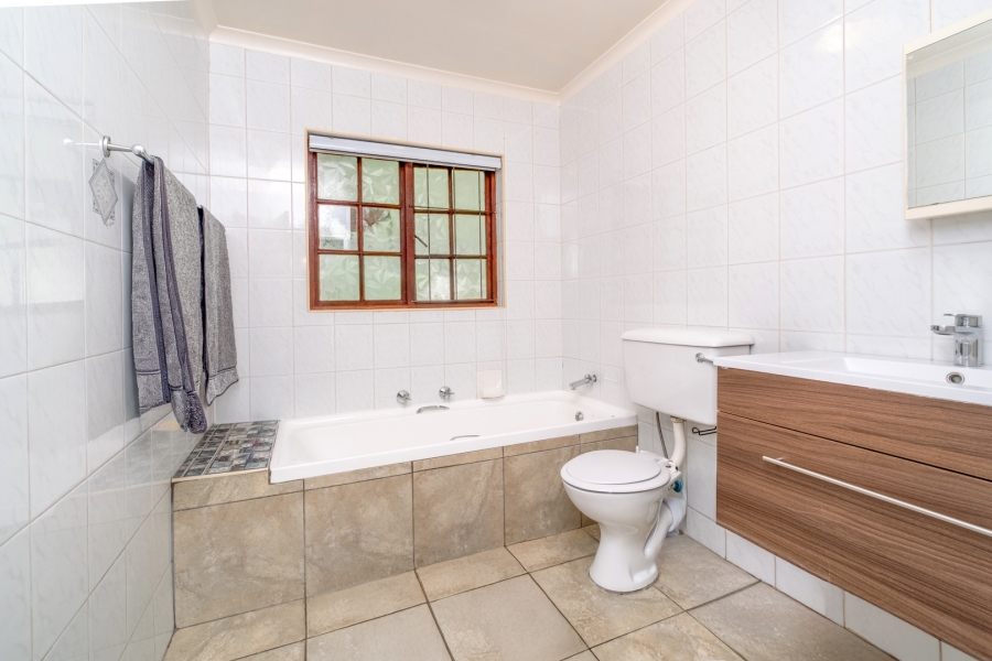 3 Bedroom Property for Sale in Lonehill Gauteng