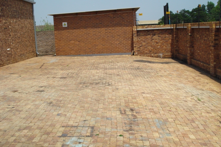 To Let commercial Property for Rent in Dunswart Gauteng