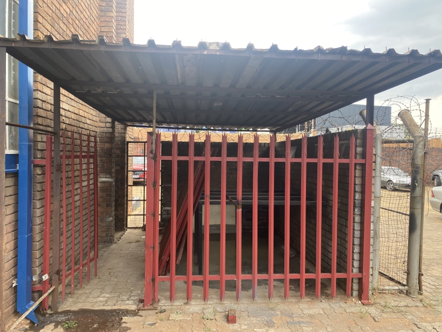 Commercial Property for Sale in Clayville Gauteng