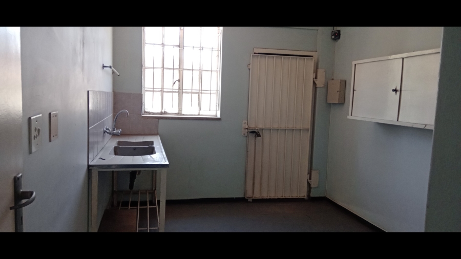 To Let commercial Property for Rent in Benrose Gauteng