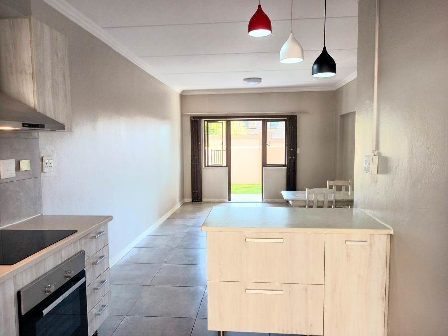 To Let 2 Bedroom Property for Rent in Broadacres Gauteng