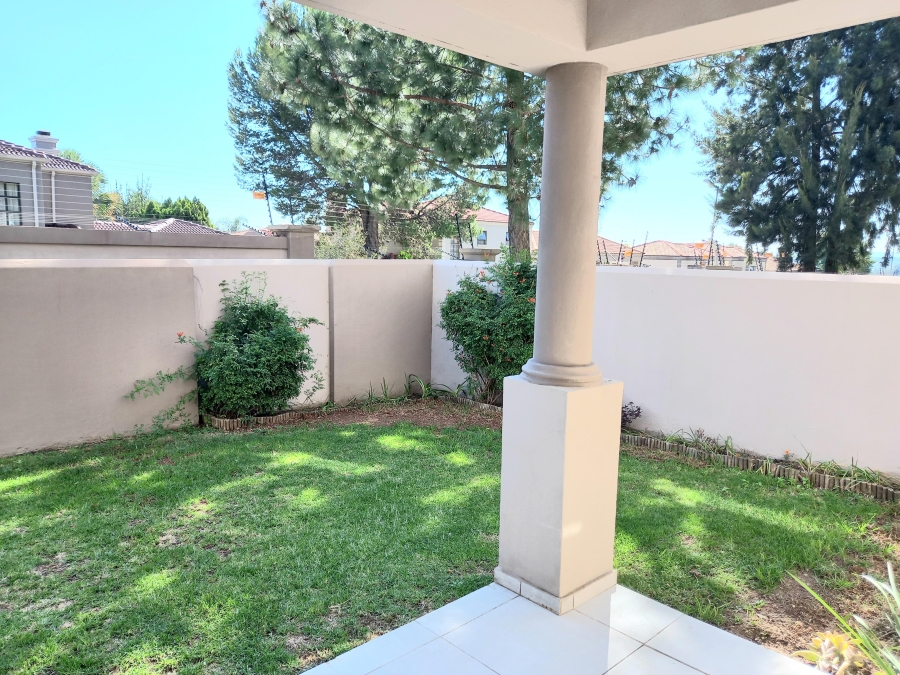 To Let 2 Bedroom Property for Rent in Broadacres Gauteng