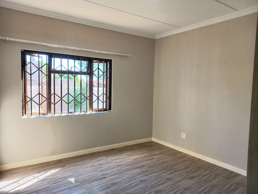 To Let 2 Bedroom Property for Rent in Broadacres Gauteng