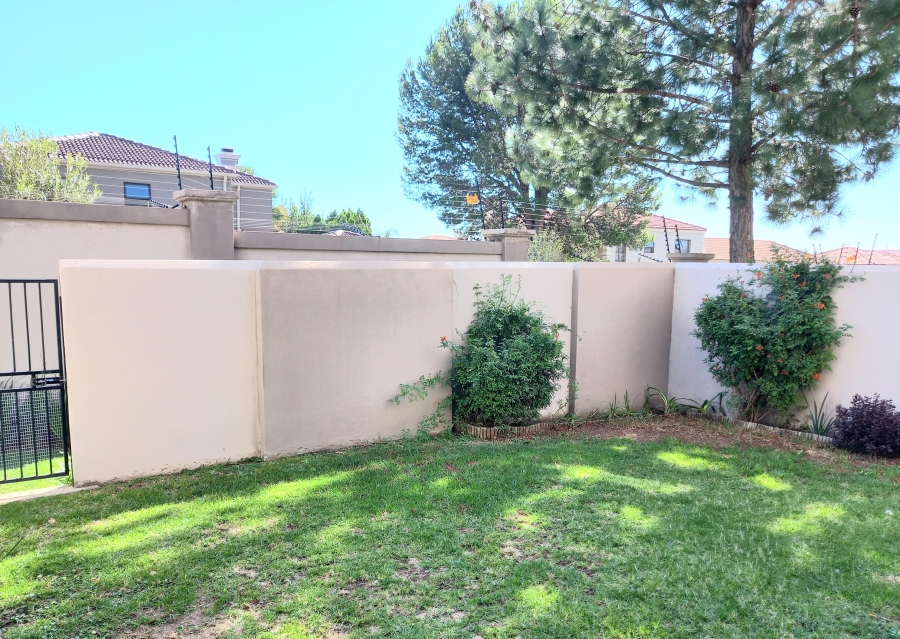 To Let 2 Bedroom Property for Rent in Broadacres Gauteng